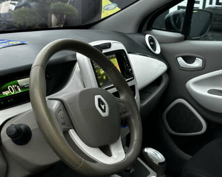 Белый Рено Зое, объемом двигателя 0 л и пробегом 90 тыс. км за 6400 $, фото 4 на Automoto.ua