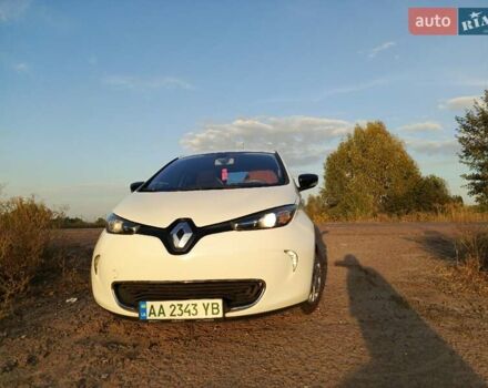 Белый Рено Зое, объемом двигателя 0 л и пробегом 150 тыс. км за 6400 $, фото 12 на Automoto.ua