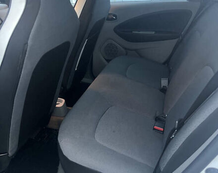 Білий Рено Зое, об'ємом двигуна 0 л та пробігом 90 тис. км за 6650 $, фото 8 на Automoto.ua