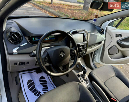 Білий Рено Зое, об'ємом двигуна 0 л та пробігом 68 тис. км за 6976 $, фото 16 на Automoto.ua