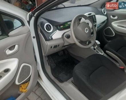 Белый Рено Зое, объемом двигателя 0 л и пробегом 105 тыс. км за 9300 $, фото 3 на Automoto.ua