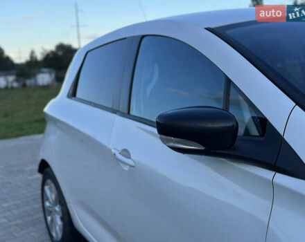 Белый Рено Зое, объемом двигателя 0 л и пробегом 128 тыс. км за 7500 $, фото 19 на Automoto.ua