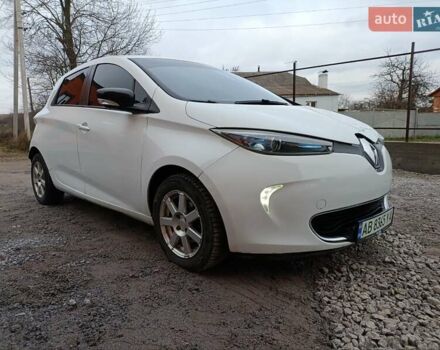 Белый Рено Зое, объемом двигателя 0 л и пробегом 240 тыс. км за 5999 $, фото 4 на Automoto.ua
