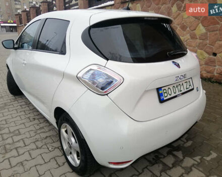 Белый Рено Зое, объемом двигателя 0 л и пробегом 145 тыс. км за 8200 $, фото 5 на Automoto.ua