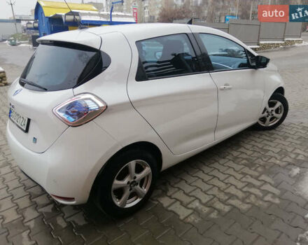 Белый Рено Зое, объемом двигателя 0 л и пробегом 145 тыс. км за 8200 $, фото 3 на Automoto.ua