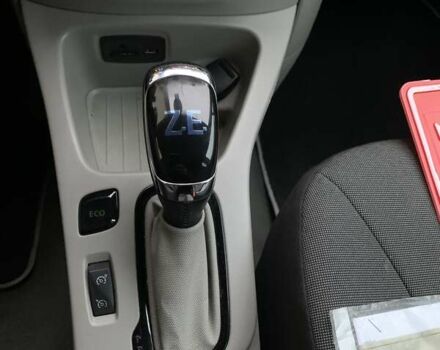 Білий Рено Зое, об'ємом двигуна 0 л та пробігом 68 тис. км за 5800 $, фото 23 на Automoto.ua