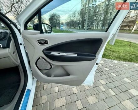 Белый Рено Зое, объемом двигателя 0 л и пробегом 147 тыс. км за 5999 $, фото 9 на Automoto.ua