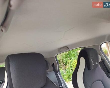 Белый Рено Зое, объемом двигателя 0 л и пробегом 231 тыс. км за 5900 $, фото 30 на Automoto.ua
