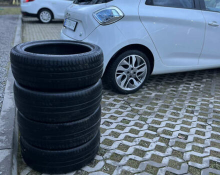 Белый Рено Зое, объемом двигателя 0 л и пробегом 159 тыс. км за 7600 $, фото 45 на Automoto.ua