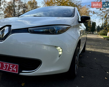 Білий Рено Зое, об'ємом двигуна 0 л та пробігом 68 тис. км за 6976 $, фото 12 на Automoto.ua