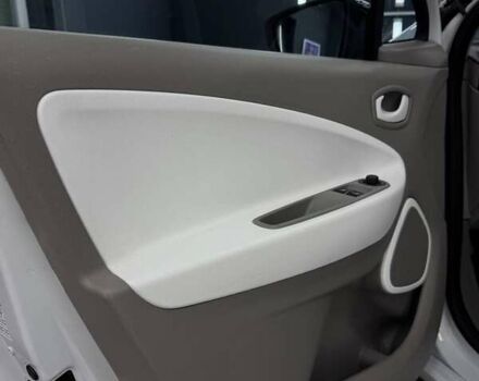 Белый Рено Зое, объемом двигателя 0 л и пробегом 89 тыс. км за 6700 $, фото 15 на Automoto.ua