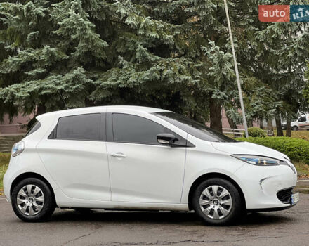 Белый Рено Зое, объемом двигателя 0 л и пробегом 82 тыс. км за 6900 $, фото 8 на Automoto.ua