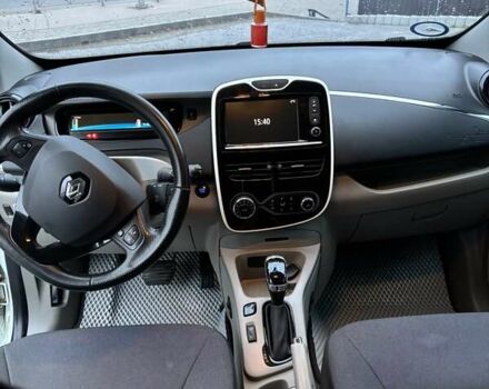 Білий Рено Зое, об'ємом двигуна 0 л та пробігом 124 тис. км за 6900 $, фото 9 на Automoto.ua