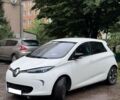 Белый Рено Зое, объемом двигателя 0 л и пробегом 130 тыс. км за 5200 $, фото 1 на Automoto.ua