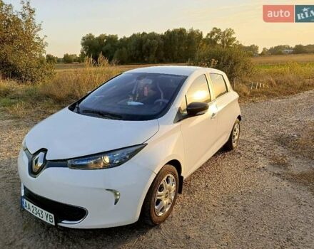 Белый Рено Зое, объемом двигателя 0 л и пробегом 150 тыс. км за 6400 $, фото 10 на Automoto.ua