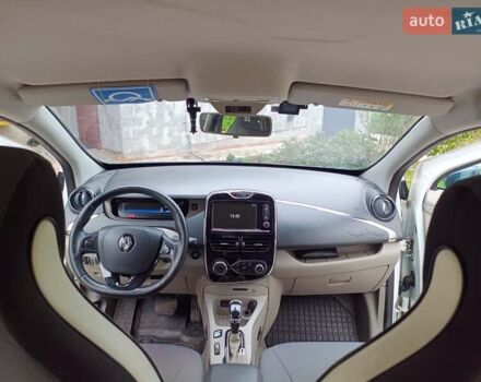 Белый Рено Зое, объемом двигателя 0 л и пробегом 231 тыс. км за 5900 $, фото 29 на Automoto.ua