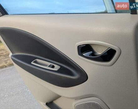 Белый Рено Зое, объемом двигателя 0 л и пробегом 85 тыс. км за 6900 $, фото 34 на Automoto.ua