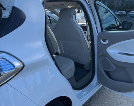 Белый Рено Зое, объемом двигателя 0 л и пробегом 61 тыс. км за 7900 $, фото 13 на Automoto.ua