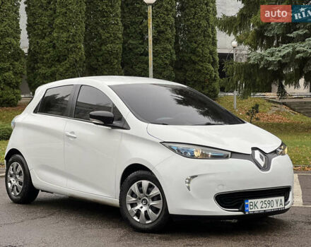 Белый Рено Зое, объемом двигателя 0 л и пробегом 82 тыс. км за 6900 $, фото 4 на Automoto.ua