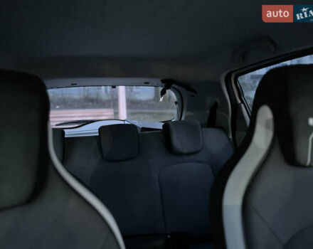 Белый Рено Зое, объемом двигателя 0 л и пробегом 159 тыс. км за 7600 $, фото 43 на Automoto.ua