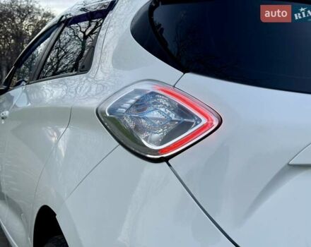 Белый Рено Зое, объемом двигателя 0 л и пробегом 147 тыс. км за 5999 $, фото 3 на Automoto.ua