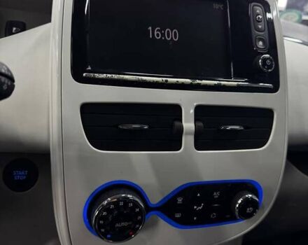 Белый Рено Зое, объемом двигателя 0 л и пробегом 89 тыс. км за 6700 $, фото 23 на Automoto.ua