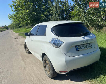 Белый Рено Зое, объемом двигателя 0 л и пробегом 96 тыс. км за 6900 $, фото 5 на Automoto.ua