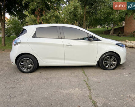 Білий Рено Зое, об'ємом двигуна 0 л та пробігом 98 тис. км за 6999 $, фото 4 на Automoto.ua