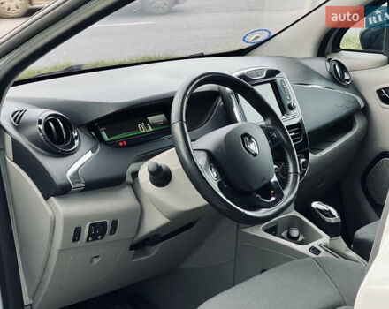 Білий Рено Зое, об'ємом двигуна 0 л та пробігом 160 тис. км за 7500 $, фото 22 на Automoto.ua