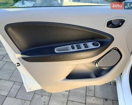 Белый Рено Зое, объемом двигателя 0 л и пробегом 106 тыс. км за 6250 $, фото 16 на Automoto.ua