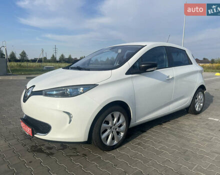 Белый Рено Зое, объемом двигателя 0 л и пробегом 62 тыс. км за 6999 $, фото 16 на Automoto.ua