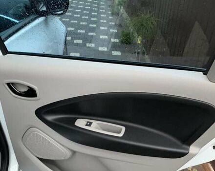 Білий Рено Зое, об'ємом двигуна 0 л та пробігом 68 тис. км за 5800 $, фото 10 на Automoto.ua