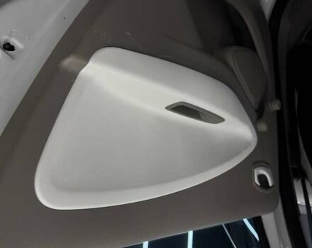 Белый Рено Зое, объемом двигателя 0 л и пробегом 89 тыс. км за 6700 $, фото 22 на Automoto.ua