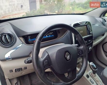 Белый Рено Зое, объемом двигателя 0 л и пробегом 231 тыс. км за 5900 $, фото 15 на Automoto.ua
