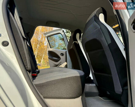 Білий Рено Зое, об'ємом двигуна 0 л та пробігом 68 тис. км за 6976 $, фото 25 на Automoto.ua