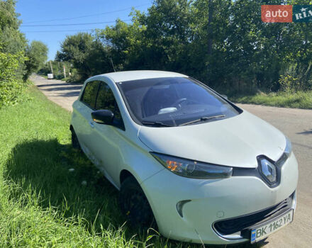 Белый Рено Зое, объемом двигателя 0 л и пробегом 96 тыс. км за 6900 $, фото 2 на Automoto.ua