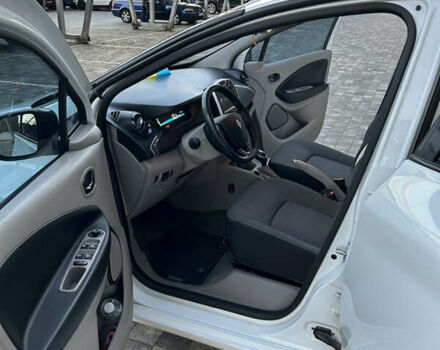 Білий Рено Зое, об'ємом двигуна 0 л та пробігом 97 тис. км за 7990 $, фото 11 на Automoto.ua