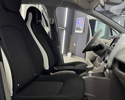 Белый Рено Зое, объемом двигателя 0 л и пробегом 89 тыс. км за 6700 $, фото 20 на Automoto.ua