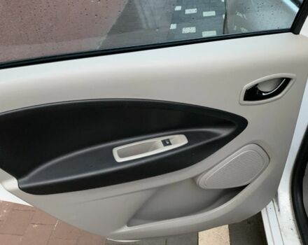 Білий Рено Зое, об'ємом двигуна 0 л та пробігом 68 тис. км за 5800 $, фото 17 на Automoto.ua