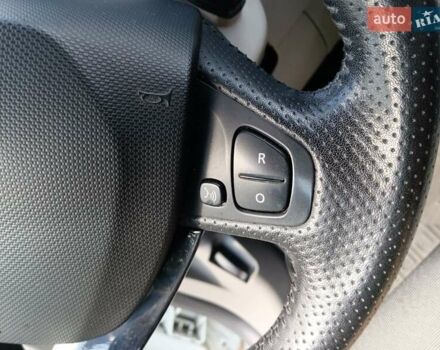 Белый Рено Зое, объемом двигателя 0 л и пробегом 94 тыс. км за 8250 $, фото 40 на Automoto.ua