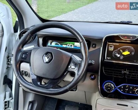 Белый Рено Зое, объемом двигателя 0 л и пробегом 147 тыс. км за 5999 $, фото 44 на Automoto.ua