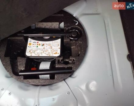 Белый Рено Зое, объемом двигателя 0 л и пробегом 231 тыс. км за 5900 $, фото 35 на Automoto.ua