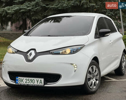 Белый Рено Зое, объемом двигателя 0 л и пробегом 82 тыс. км за 6900 $, фото 1 на Automoto.ua