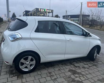 Белый Рено Зое, объемом двигателя 0 л и пробегом 90 тыс. км за 6950 $, фото 3 на Automoto.ua