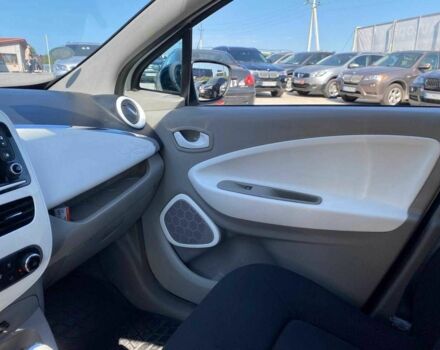 Белый Рено Зое, объемом двигателя 0 л и пробегом 91 тыс. км за 6480 $, фото 20 на Automoto.ua