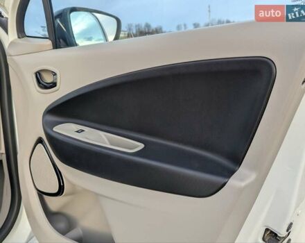 Белый Рено Зое, объемом двигателя 0 л и пробегом 85 тыс. км за 6900 $, фото 47 на Automoto.ua