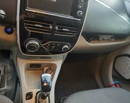 Білий Рено Зое, об'ємом двигуна 0 л та пробігом 131 тис. км за 6300 $, фото 25 на Automoto.ua