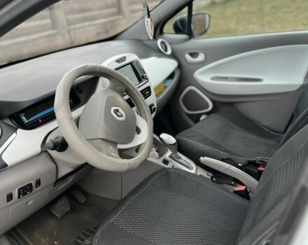 Белый Рено Зое, объемом двигателя 0 л и пробегом 300 тыс. км за 5000 $, фото 3 на Automoto.ua