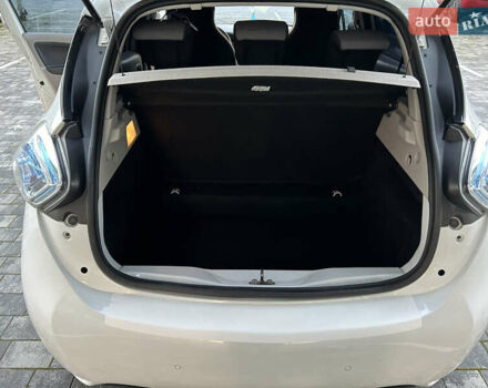 Білий Рено Зое, об'ємом двигуна 0 л та пробігом 97 тис. км за 7990 $, фото 18 на Automoto.ua