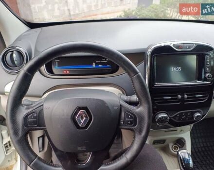 Белый Рено Зое, объемом двигателя 0 л и пробегом 231 тыс. км за 5900 $, фото 16 на Automoto.ua